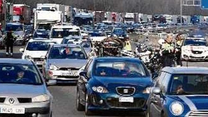 L&#039;accident va provocar retencions a tocar de la sortida de Girona Sud de l&#039;autopista.