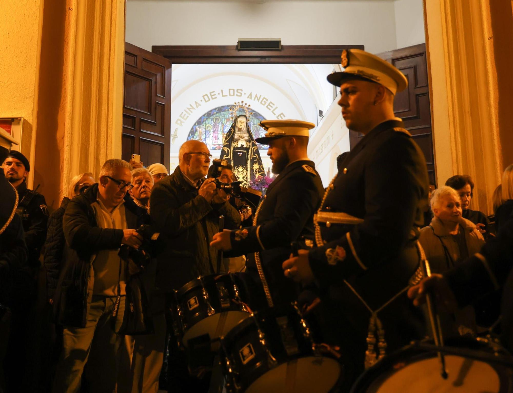 Semana Santa Marinera: La Dolorosa procesiona por el Cabanyal