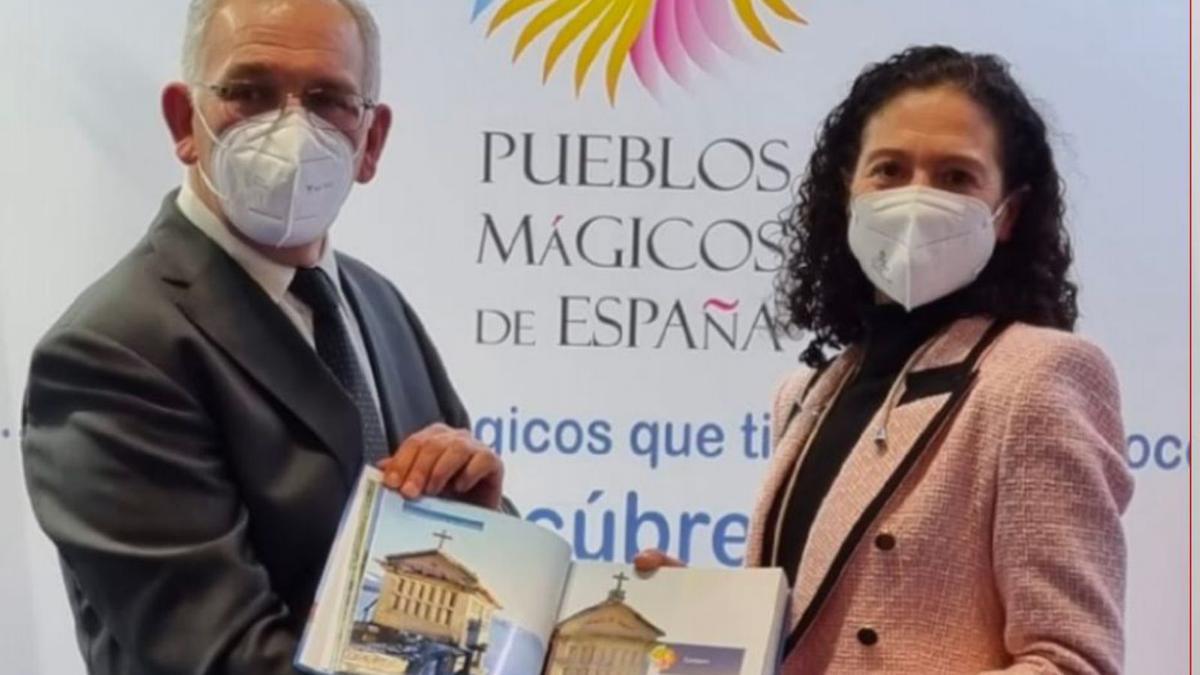 Silvia Aguete, en el puesto de Pueblos Mágicos. |   // FDV