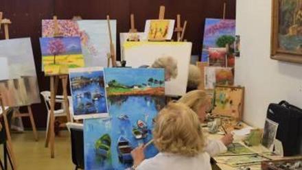 Valencia | El Ayuntamiento imparte cursos de pintura al óleo en 15 centros  para personas mayores