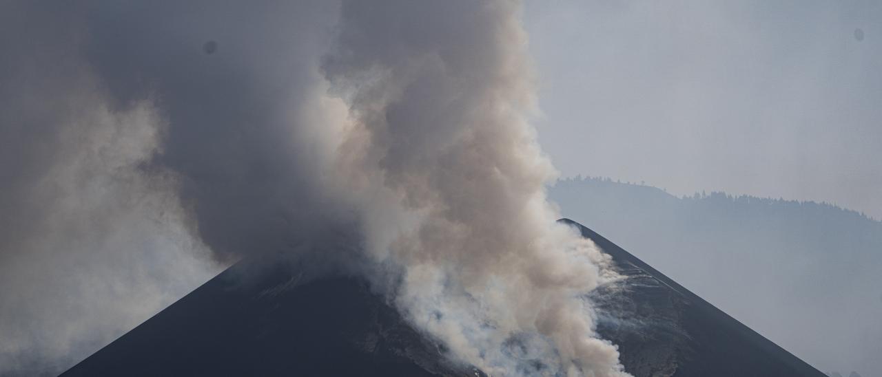 La boca de emisión principal del volcán de La Palma