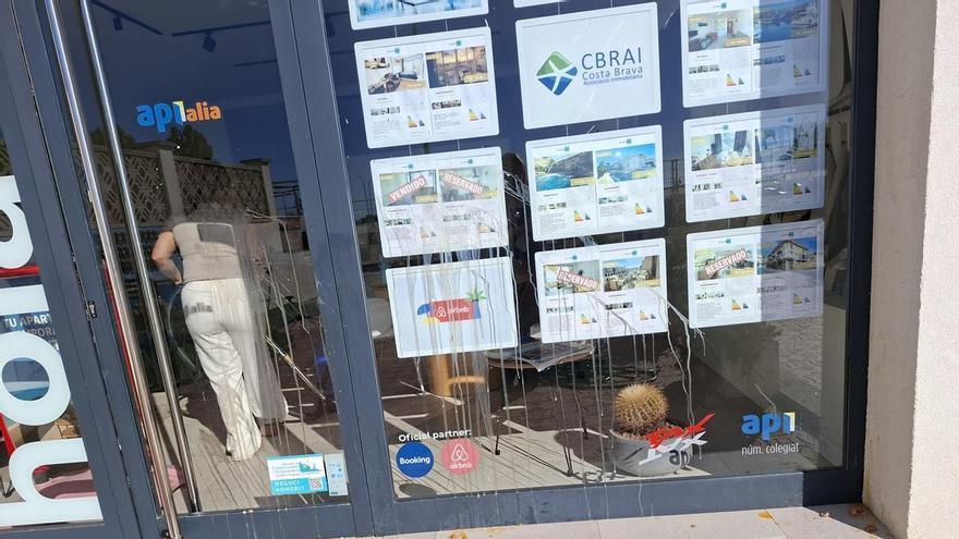 Veïns del Delta Muga d'Empuriabrava denuncien un augment de les ocupacions i l'abandonament de la zona per part de l'Ajuntament