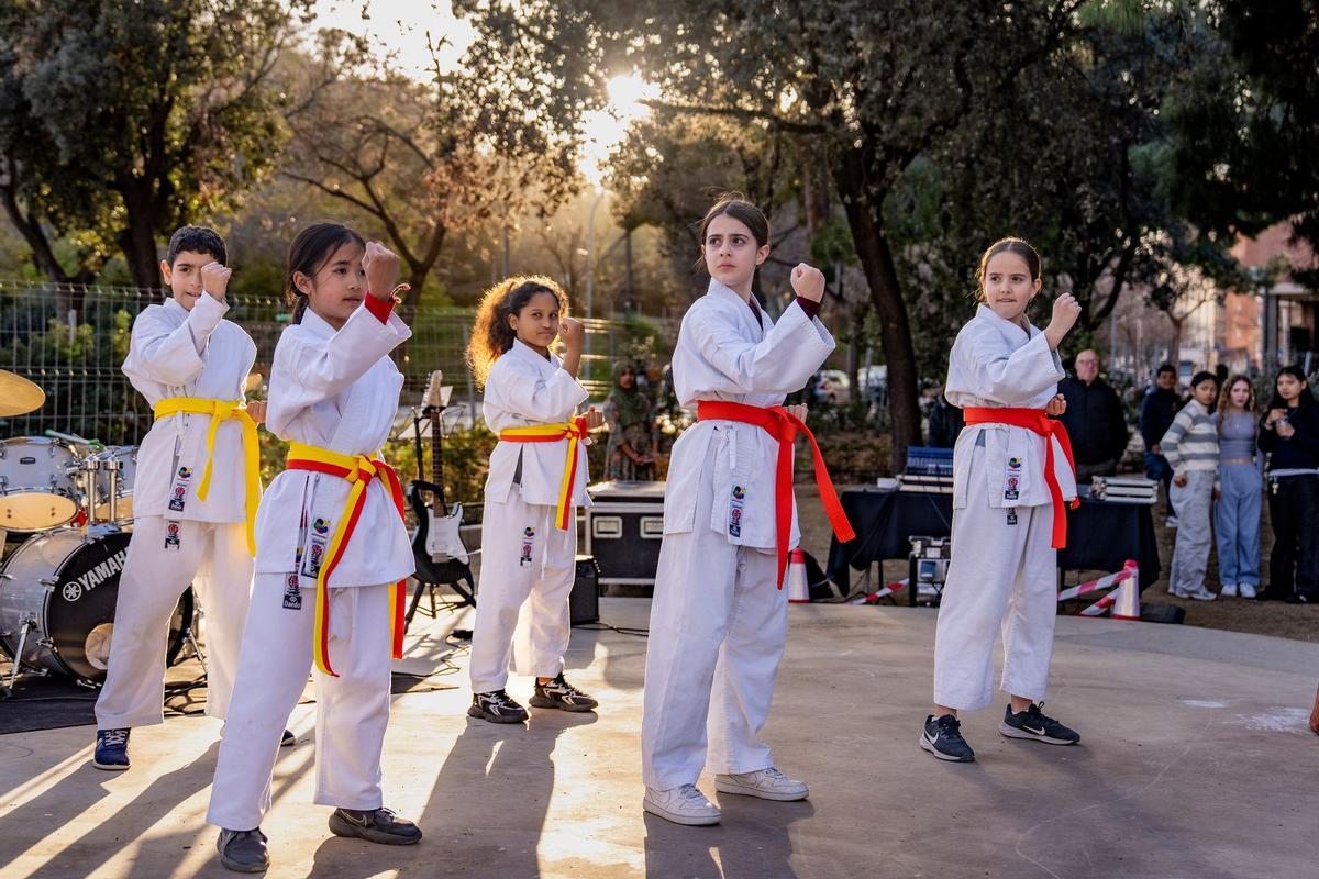 Actuación infantil de artes marciales