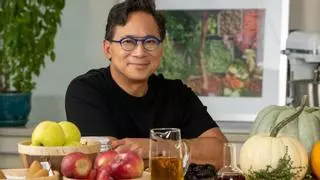 Soy doctor de Harvard y estos son los alimentos que como para ser más longevo: «Ayudan a proteger tu piel de los estragos de la edad»