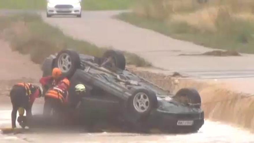 Dos fallecidos al quedar atrapados en su coche por las lluvias en Albacete