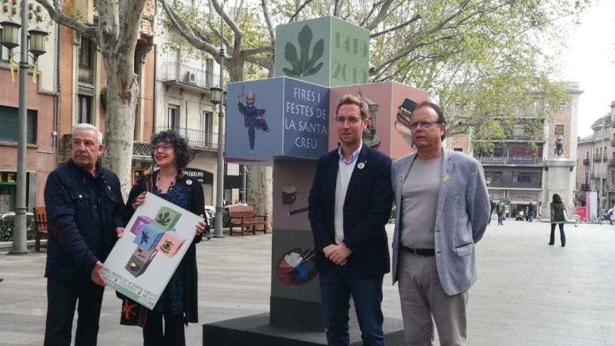 El regidor Josep Buixó, l&#039;artista Yvonne Heinert, l&#039;alcalde Jordi Masquef i el regidor de Festes, Quim Felip