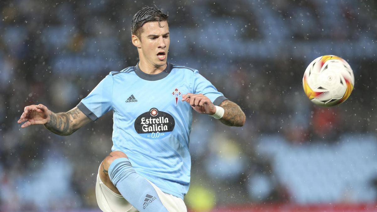 Santi Mina, en un partido con el Celta de Vigo.