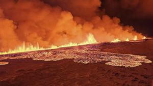 Espectacular erupción del volcán de Grindavik, en Islandia