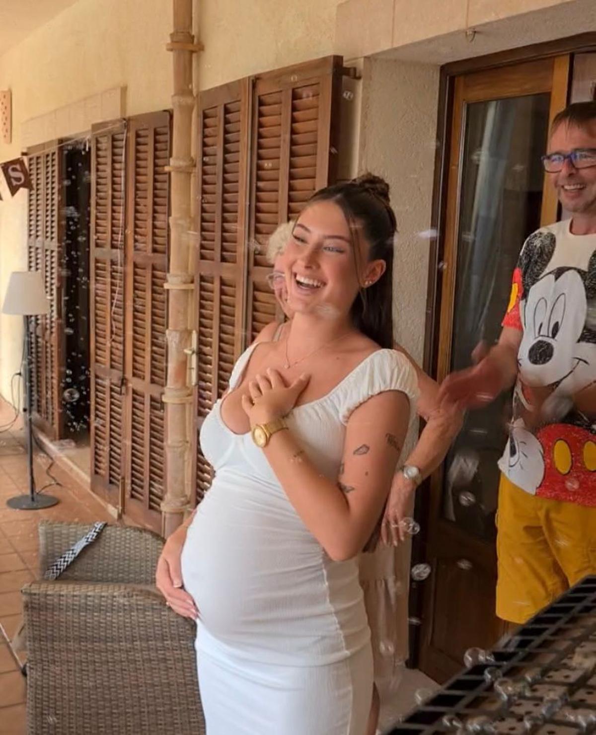 Am Ende der Schwangerschaft war Taras Bauch dann nicht mehr zu verstecken.