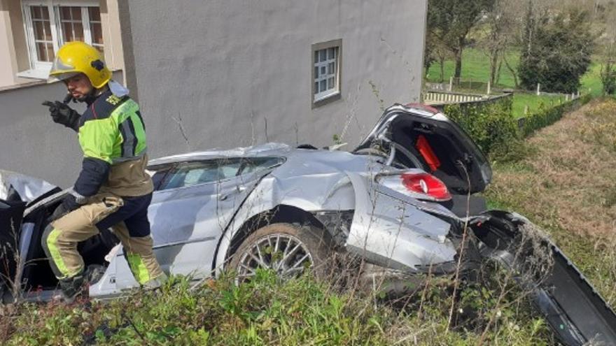 Ferida unha persoa nun accidente en Coristanco