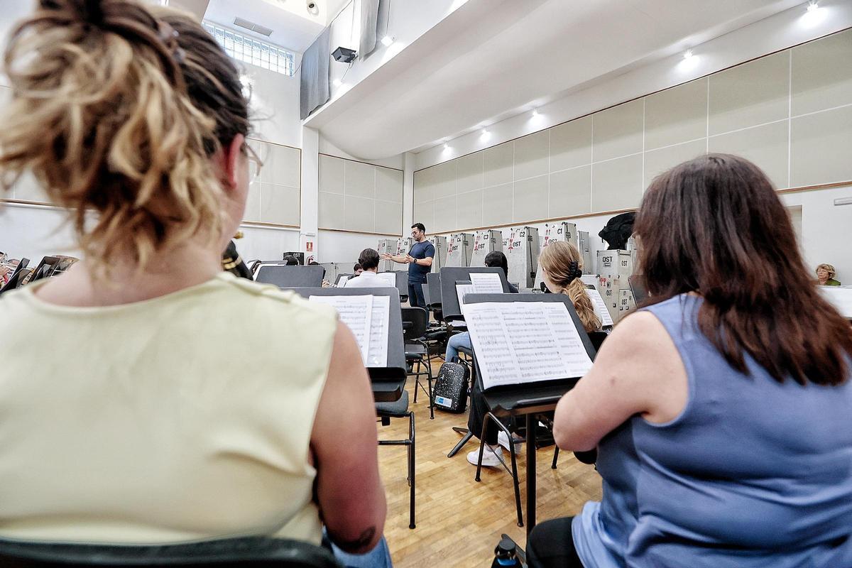 Primer ensayo general del coro y la orquesta de la misa del papa en el Puerto de Santa Cruz de Tenerife