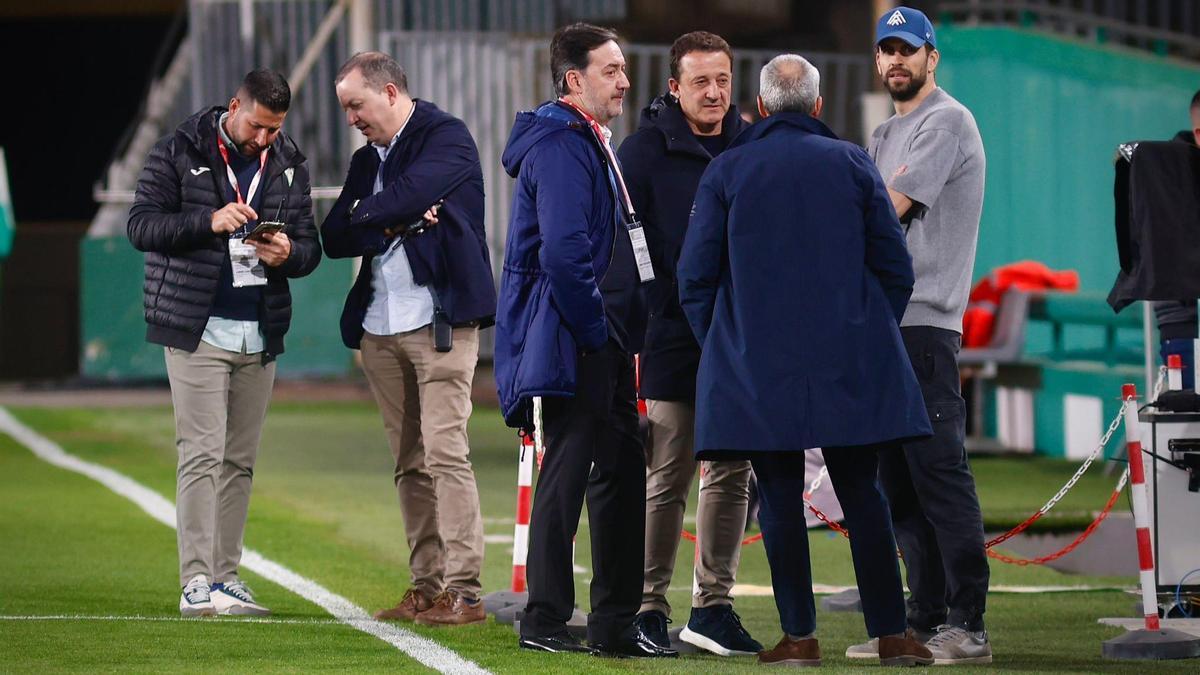 Monterrubio, César Sánchez y Piqué, a pie de campo en El Arcángel.