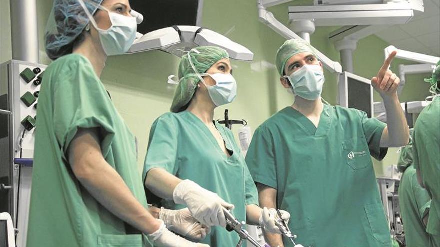 El centro de cirugía pilota estudios punteros sobre tumores y células madre desde Cáceres