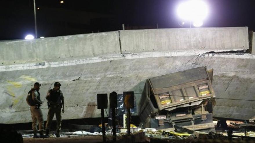 Dos muertos por el derrumbe de un puente en Brasil