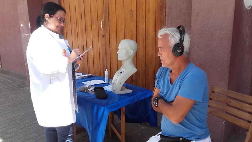 Un &#039;audiobus&#039;  recorre Gran Canaria con pruebas gratuitas para promover la salud auditiva