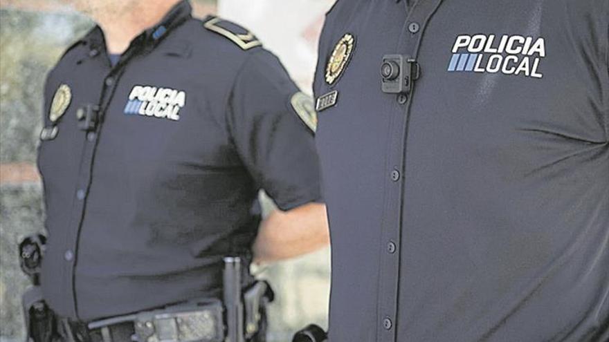 Suspenden a dos policías por presunta agresión racista
