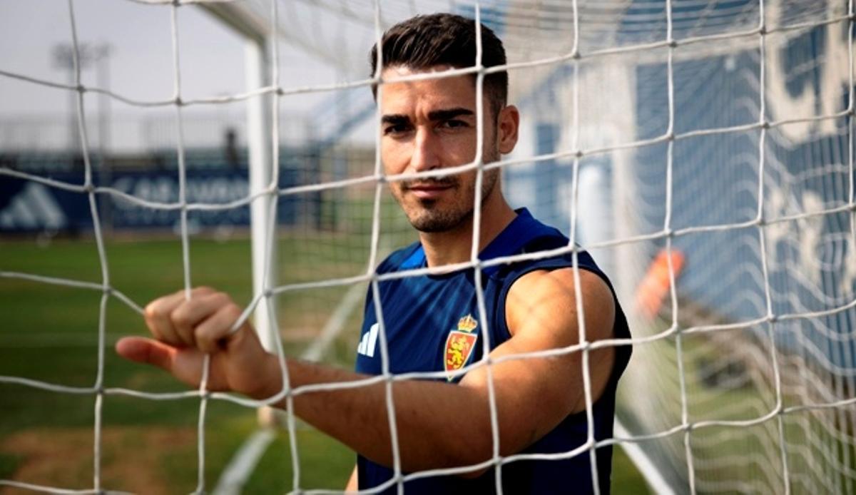 Toni Moya posa para una entrevista con este diario en la Ciudad Deportiva.