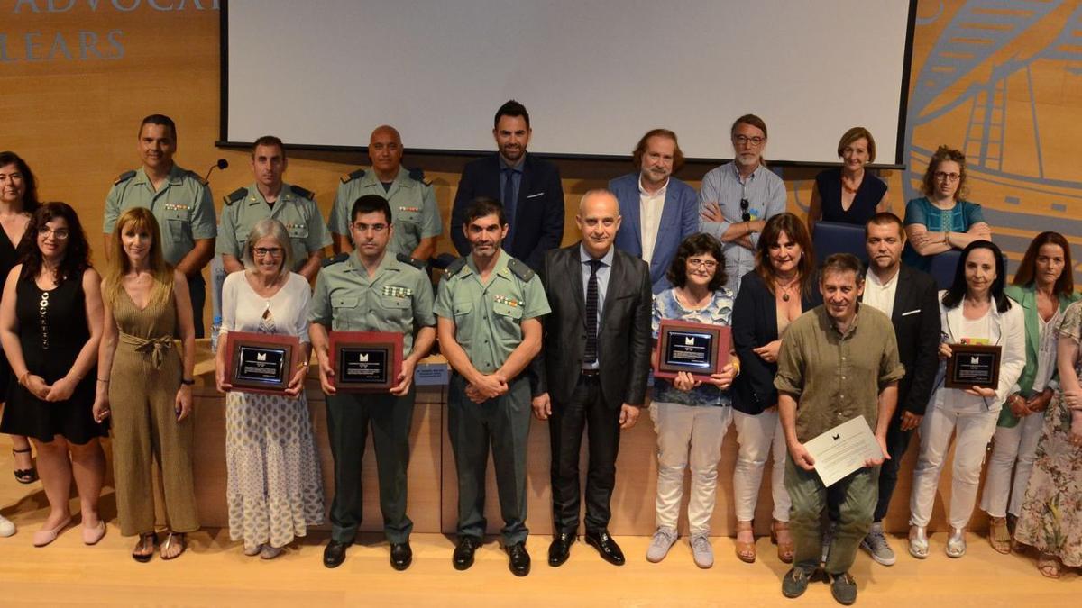 Foto de los premiados por la Asociación Balear de Abogados por los Derechos de los Animales (ABADA).