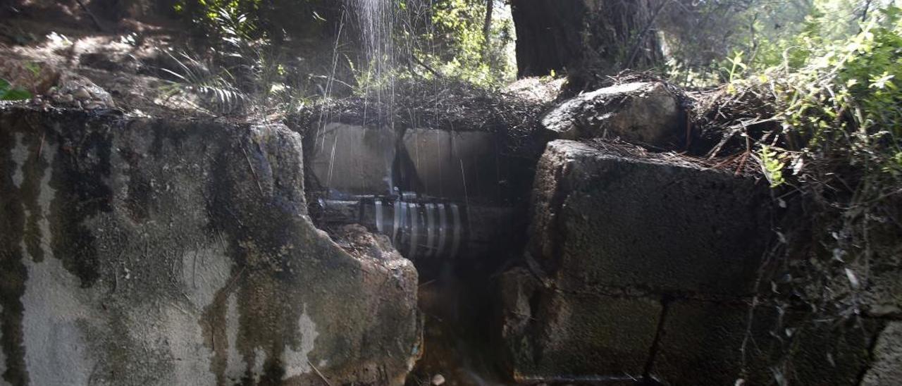 Los Lagos suma más de 7 años con fugas de agua que los vecinos cifran en casi un 80 %