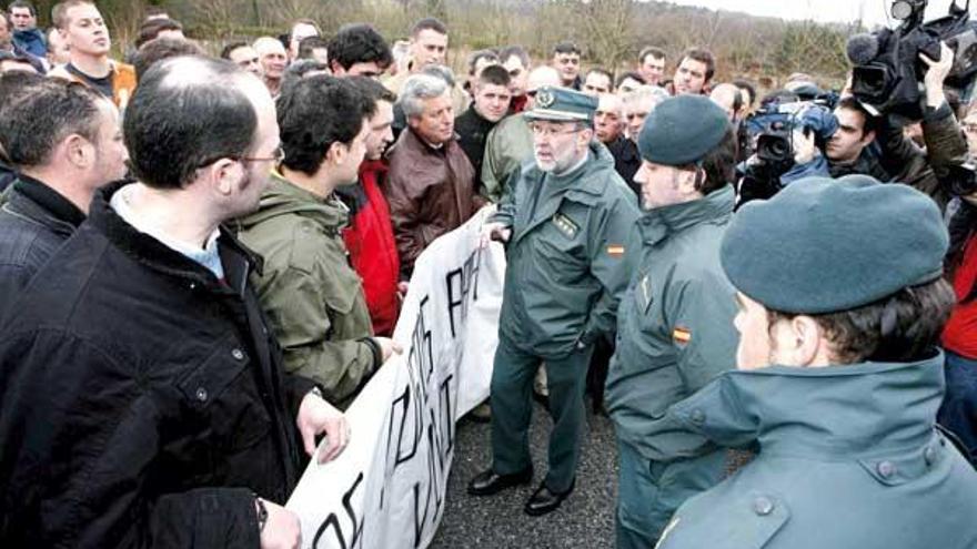 Un grupo de ganaderos durante una protesta en Lugo.