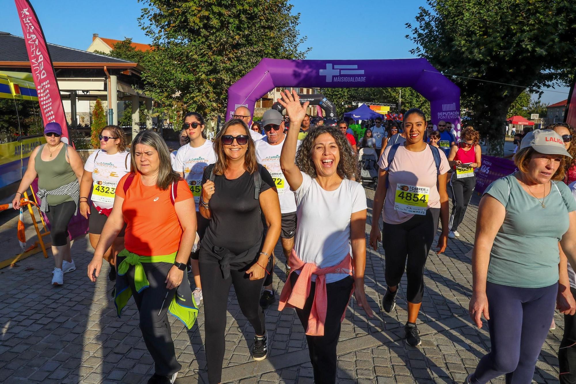 Asistentes a la "I Carrera Solidaria de Leo", con la que recordar al bebé de Meis fallecido hace casi un año y dar visibilidad a las enfermedades raras.