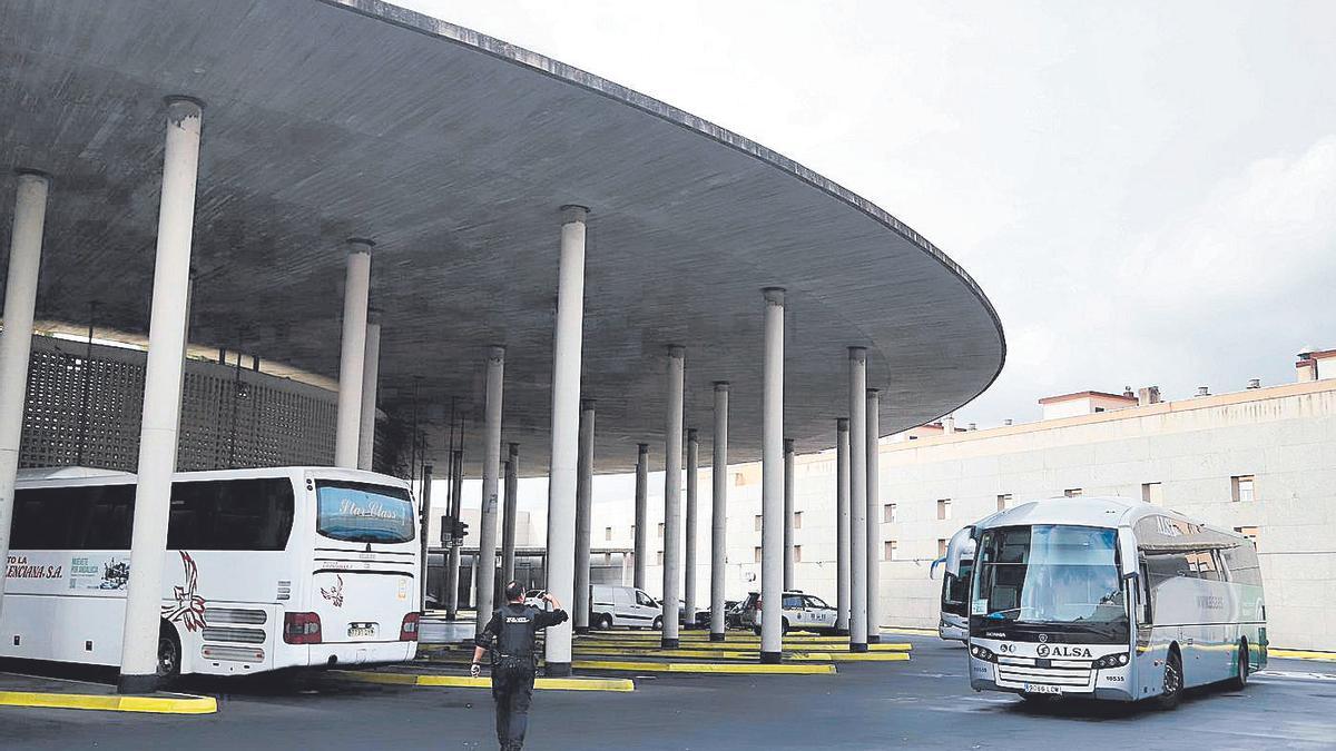 Autobuses en la estación de Córdoba, en imagen de archivo.