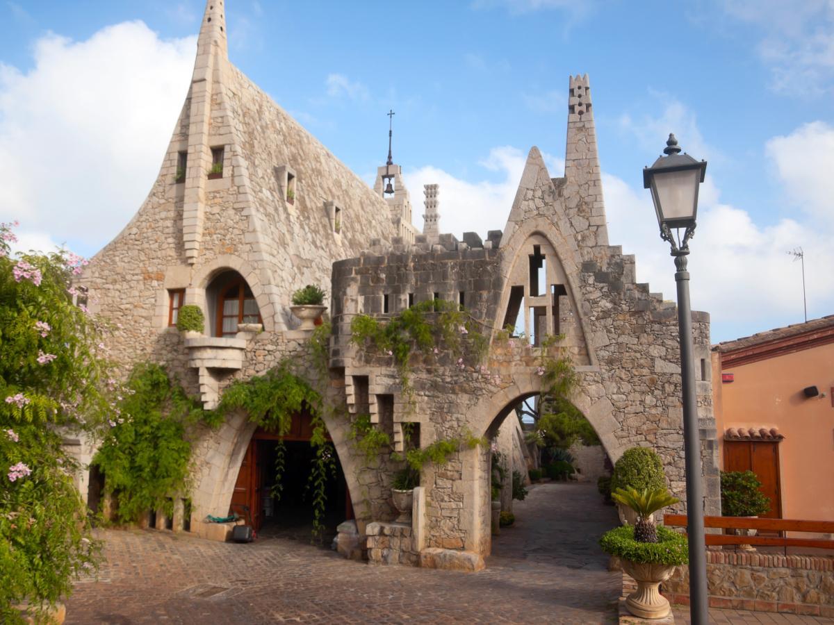 Las bodegas Güell (Garraf)
