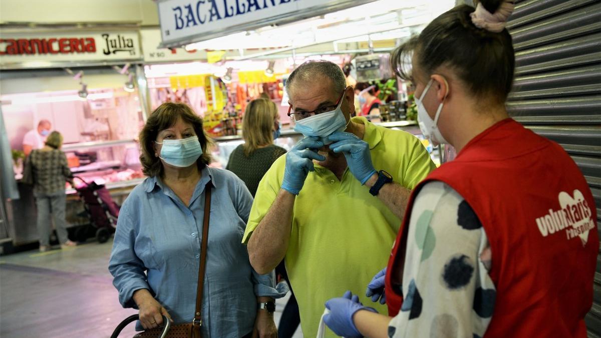 Una de las voluntarias de L'Hospitalet de Llobregat.