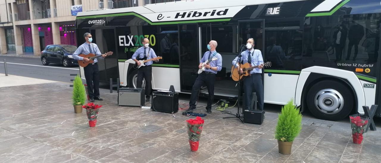 Conductores que, durante un rato, han hecho una animación musical