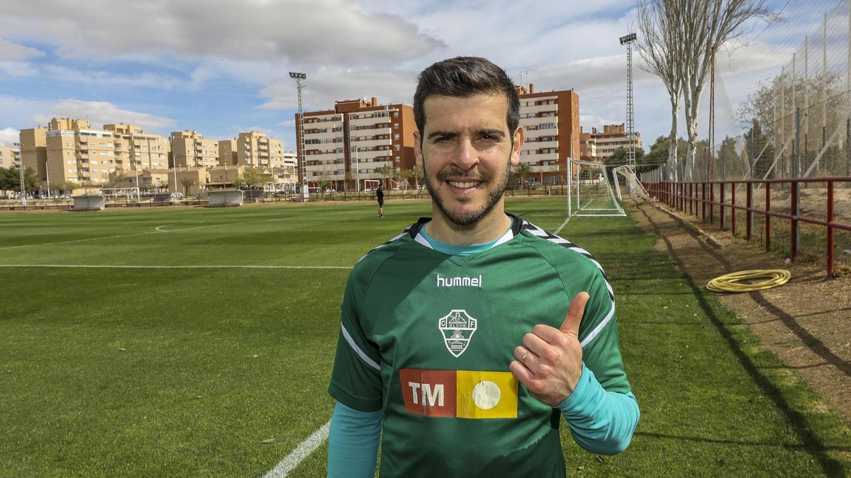 El centrocampista del Elche Víctor Rodríguez durante un entrenamiento.