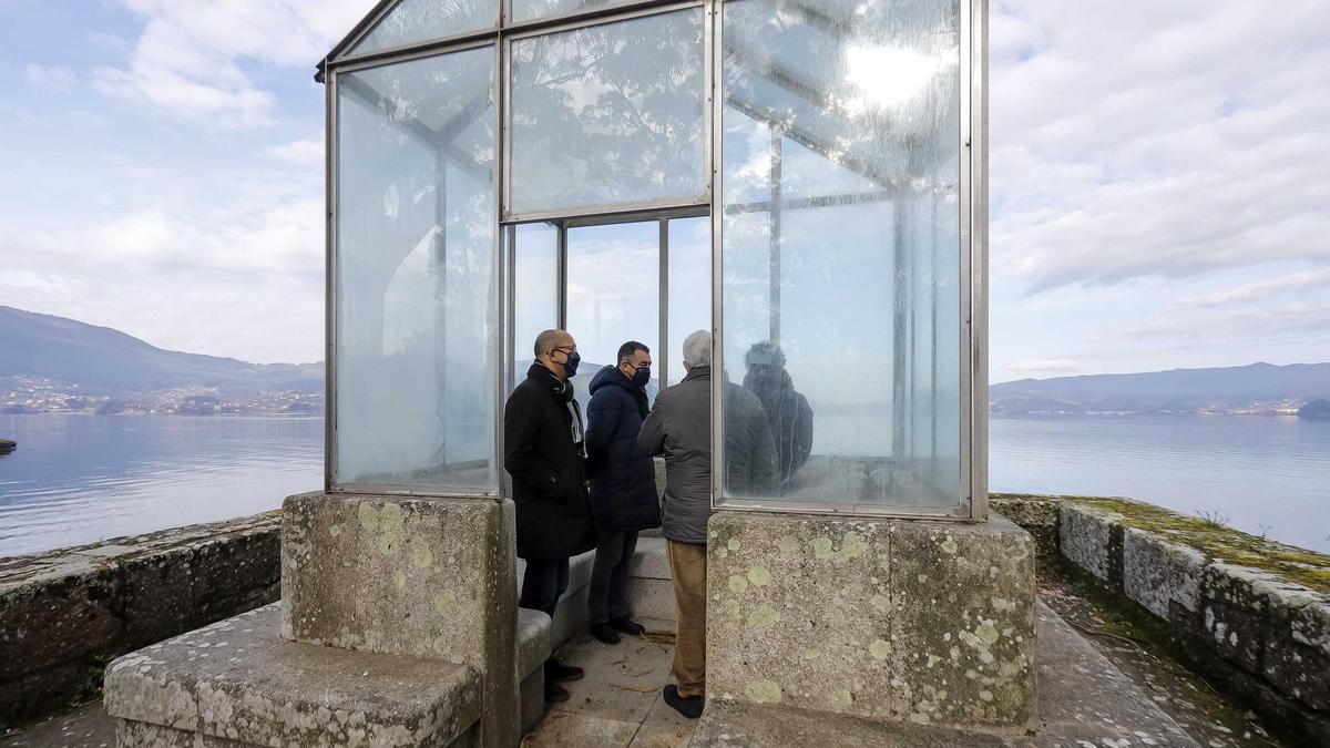 Román Rodríguez, ayer, en uno de los miradores de San Simón. / M.V.R.