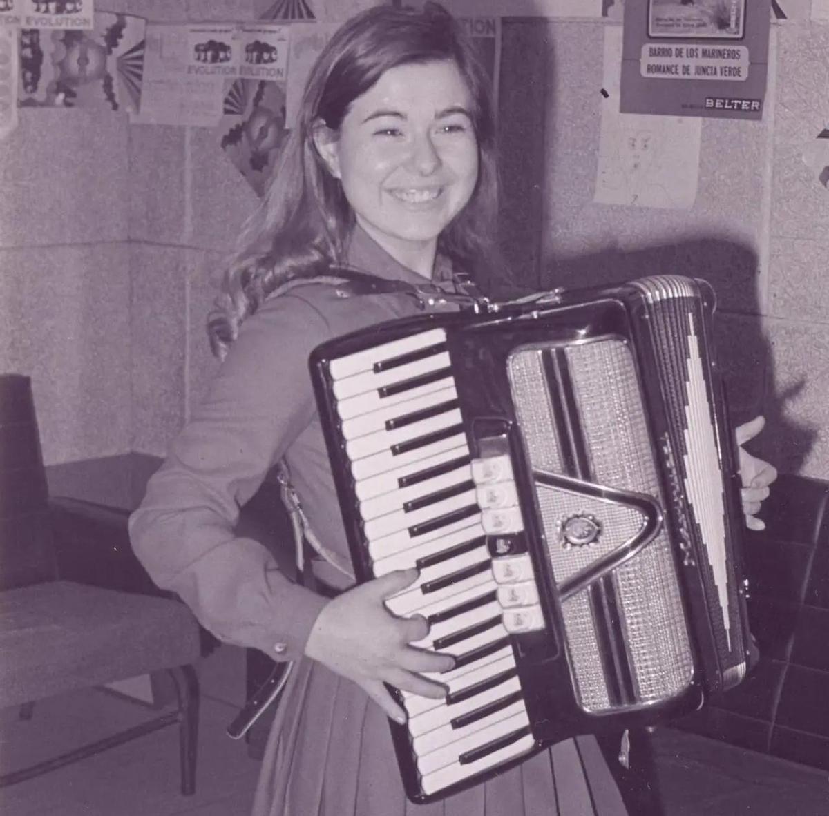 María Jesús y su Acordeón en sus primeros años de carrera.