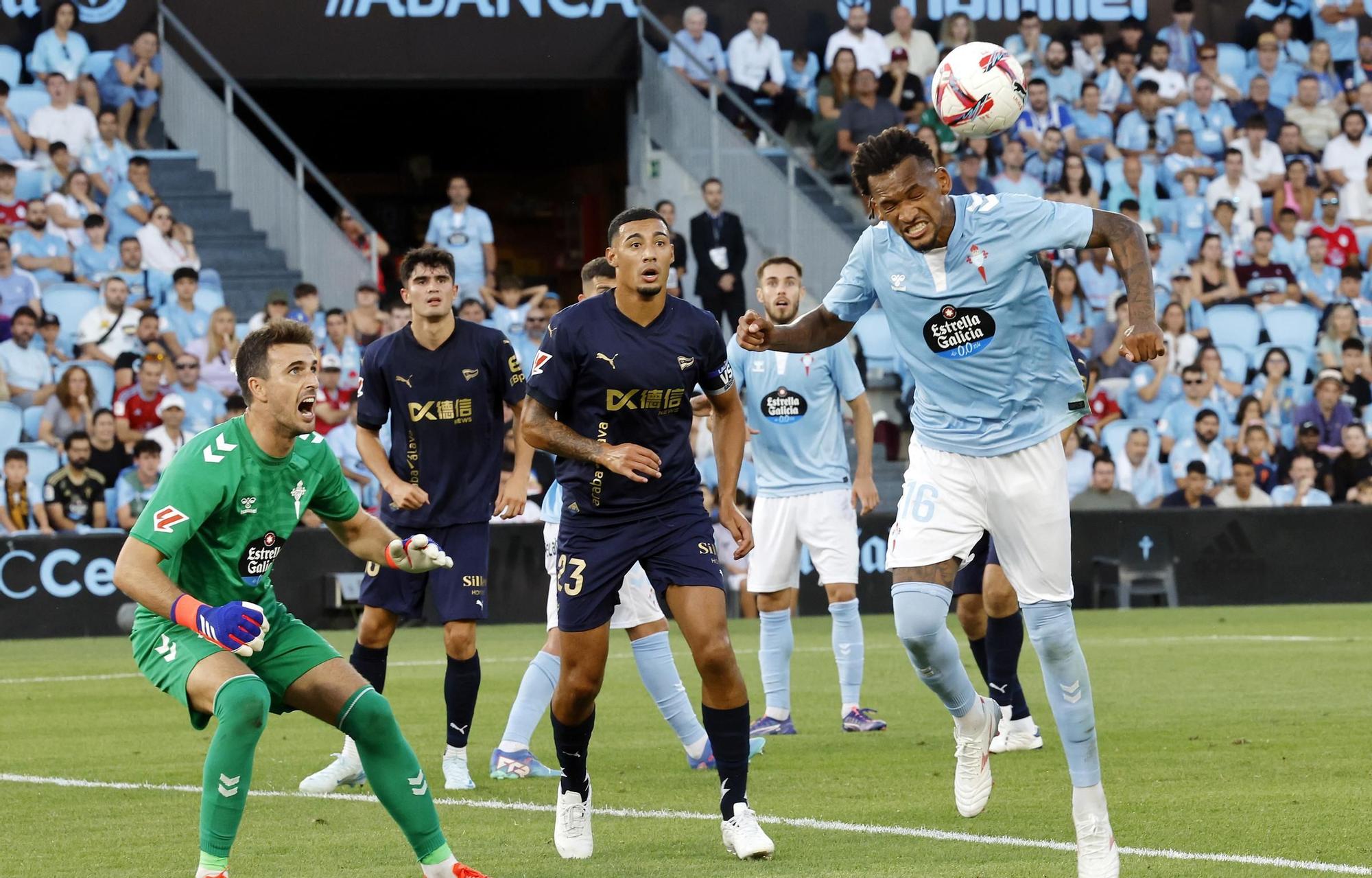 Las mejores fotografías del estreno liguero con victoria del Celta ante el Alavés