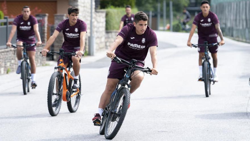 Cáseres en bicicleta.