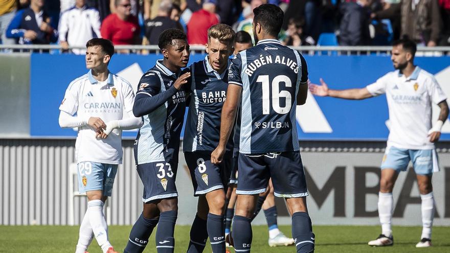 Los jugadores del Córdoba CF celebran el gol logrado en Zaragoza, a la postre, el tanto de la victoria.