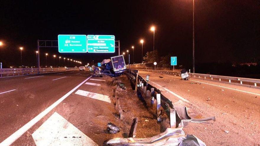 Un accidente obliga a cortar la A-2 en sentido Barcelona