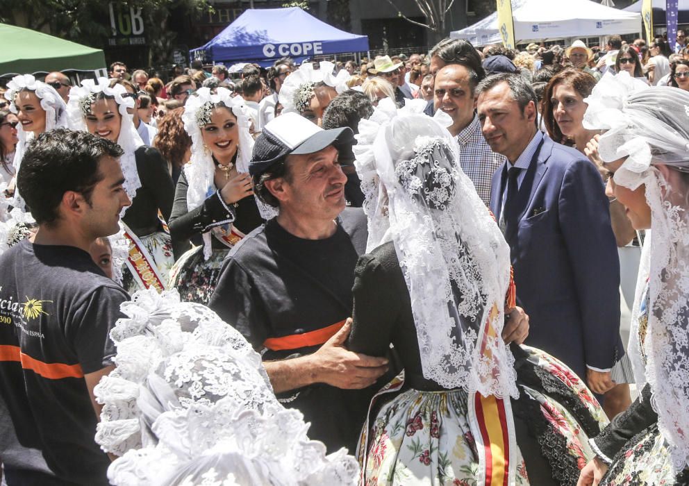 La Pirotecnia Murciana se estrena en Hogueras con una mascletá con un potente final