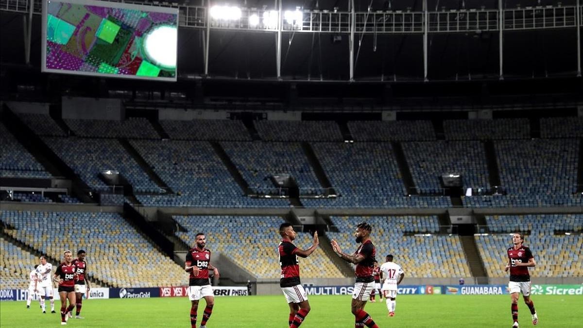 El Flamengo y el Bangu, en un Maracaná vacío en el primer partido de la Liga carioca tras parar por el covid-19.