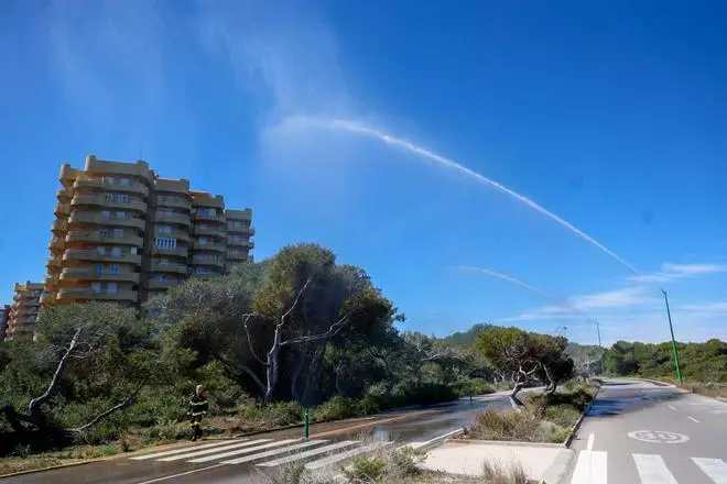 València presenta los cañones de agua anti incendios para la Semana Santa en El Saler
