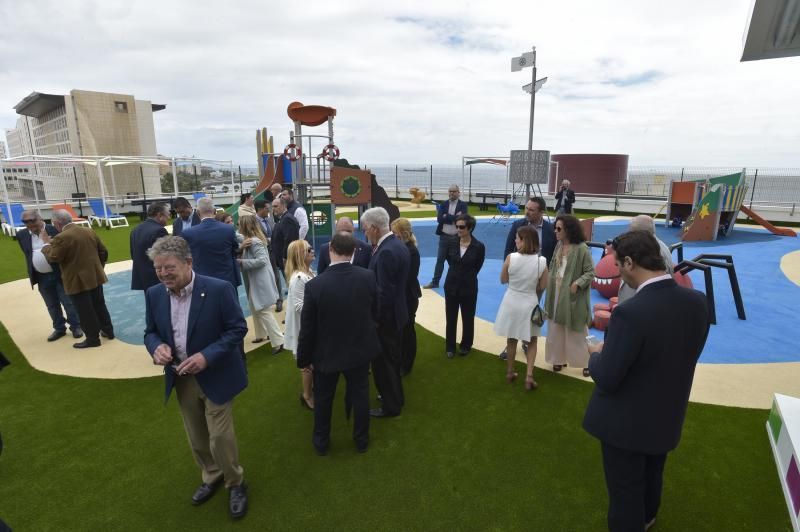 Inauguración de la "terraza solidaria" en el Mater