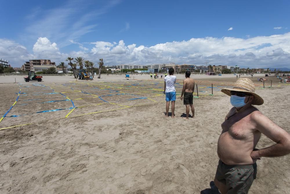 Canet inicia la parcelación de su playa a modo de prueba