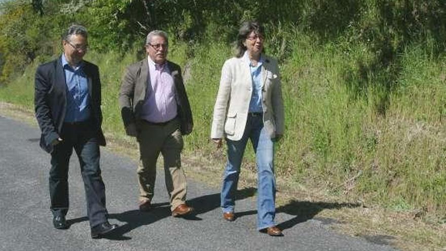 Rosa Quintana durante la visita realizada ayer a Pereiro.  // I. Osorio