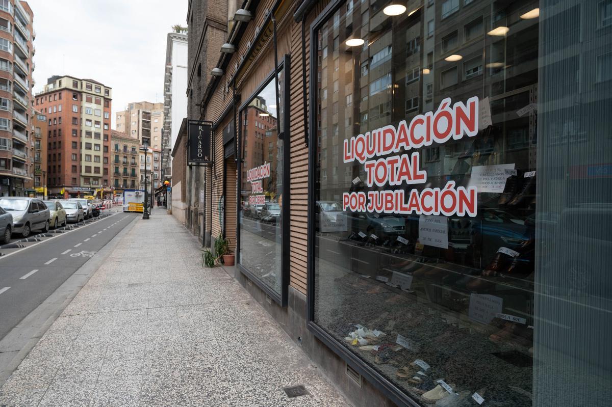 Calzados Ricardo, el negocio familiar que cierra tras más de 101 años de historia en Zaragoza: "Ha llegado el momento de parar"