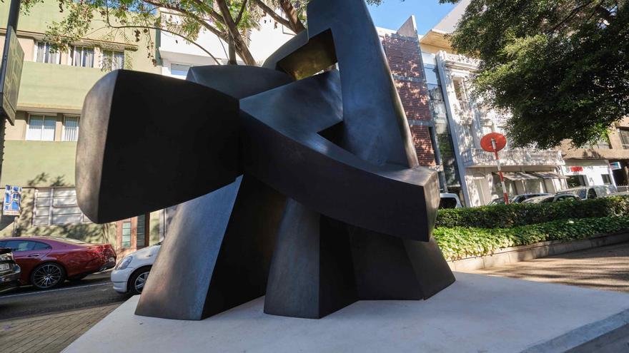 Santa Cruz de Tenerife amplía su Exposición de Esculturas en la Calle con una obra de Parvine Curie