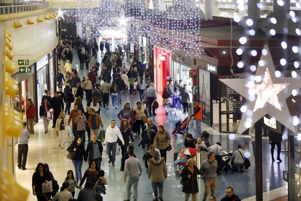 Los valencianos aprovechan el puente para comprar