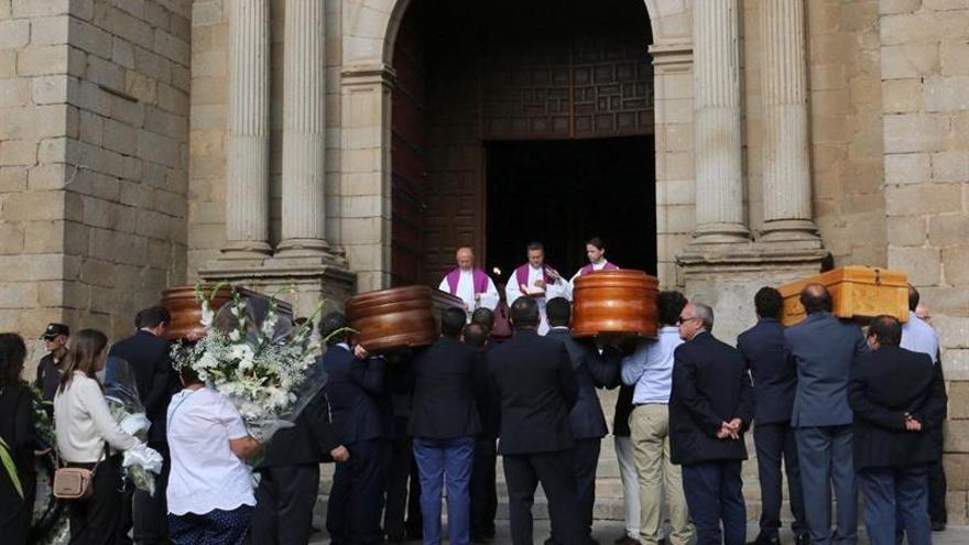 Extremadura despide entre lágrimas a la familia fallecida en Jerte