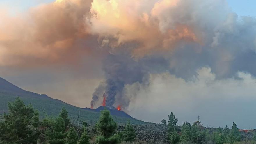 Surge una nueva boca y se producen desbordamientos de lava