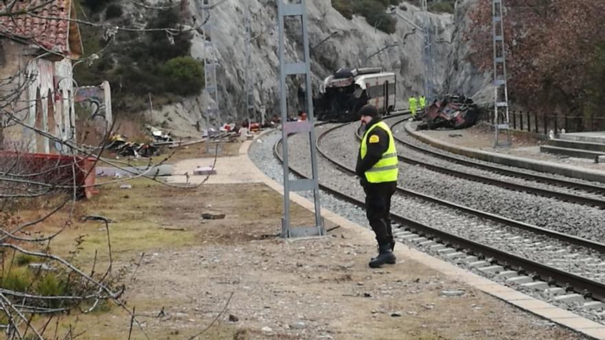 Renfe confia restablir avui la circulació en una de les dues vies de Manresa