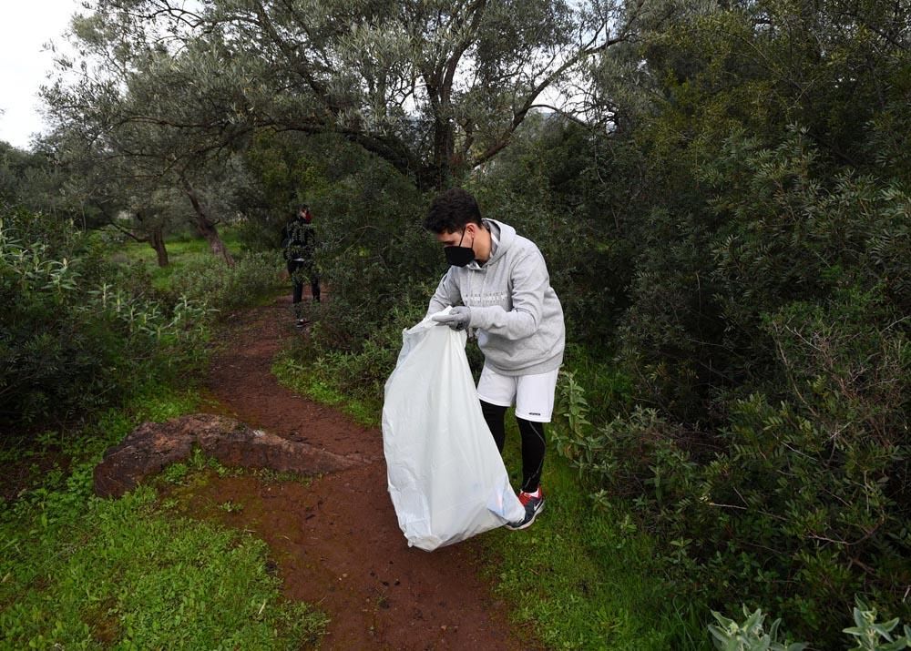 Patrullas medioambientales de voluntarios y Sadeco limpian el Patriarca