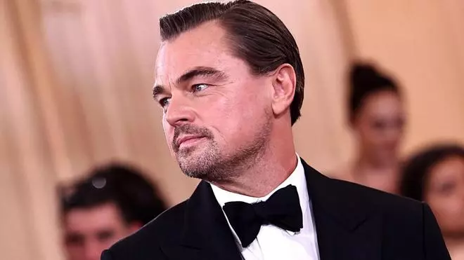 Leonardo DiCaprio no gana el Globo de Oro, pero se lleva un zasca de la presentadora: “Antes de que tu novia cumpliera 30 años”